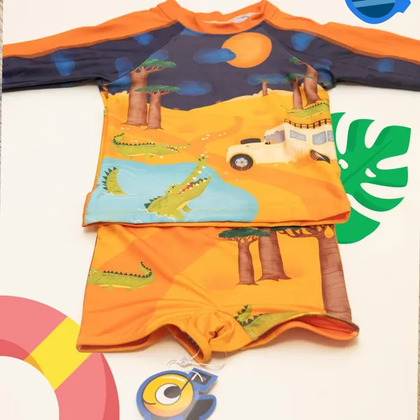 Conjunto de praia infantil laranja de manga longa com estampa de safári